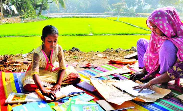 সন্তানকে নতুন ক্লাসে তুলতে অভিভাবকের পকেট ফাঁকা!