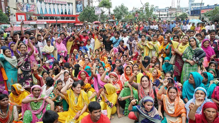 দাবি আদায়ে এখনও রাজপথে শ্রমিকরা