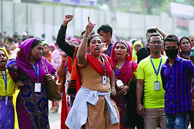 ঢাকা-সাভারে শ্রমিক বিক্ষোভ, সংঘর্ষ