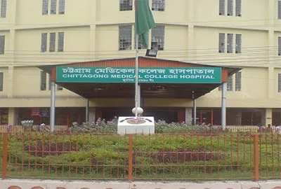 পাঁচ শতাধিক অবৈতনিক কর্মচারী কাটছে রোগীর পকেট!