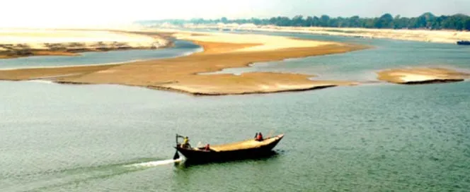 ভরাট হয়ে চলেছে পদ্মার বুক ॥ ব্যাপক হারে হ্রাস পাচ্ছে গভীরতা ও প্রশস্ততা