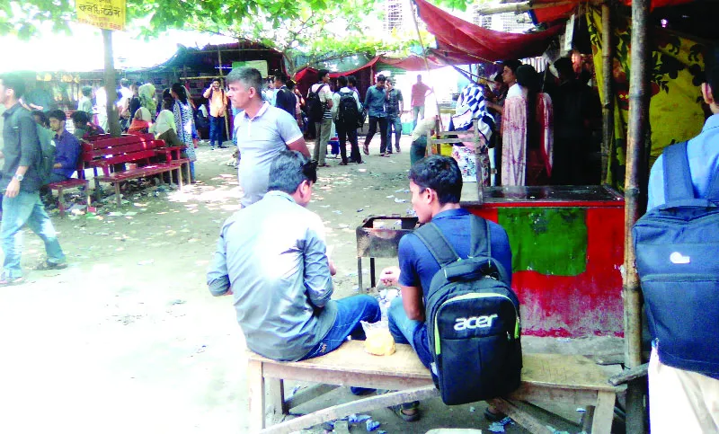 জবরদখলি জমিতে দোকান বসিয়ে ছাত্রলীগের চাঁদাবাজি