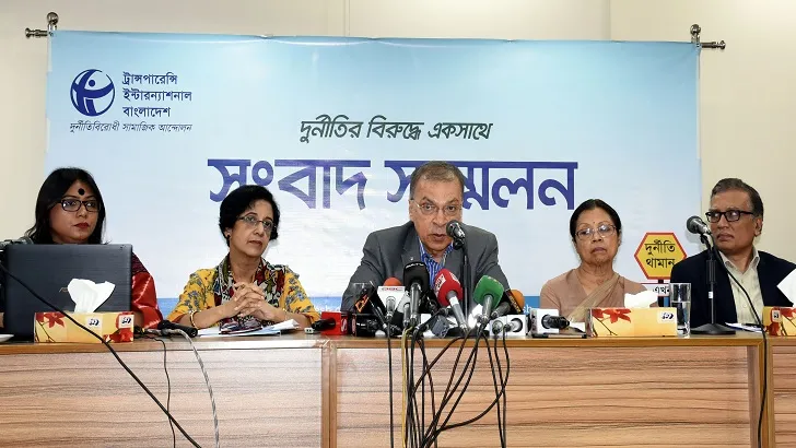 বেতন বাড়লেও কমেনি দুর্নীতি : টিআইবি