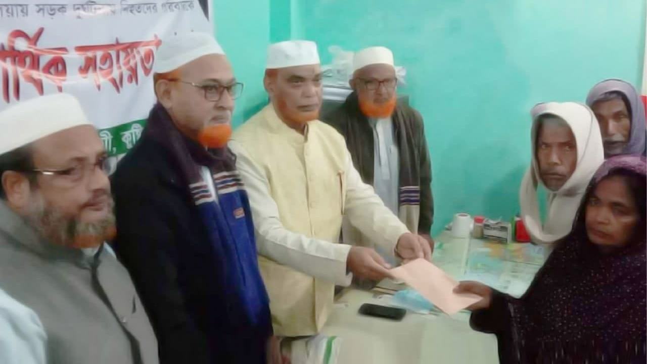 কুষ্টিয়ায় সড়ক দুর্ঘটনায় নিহতদের পরিবারকে জামায়াতের আর্থিক সহযোগিতা