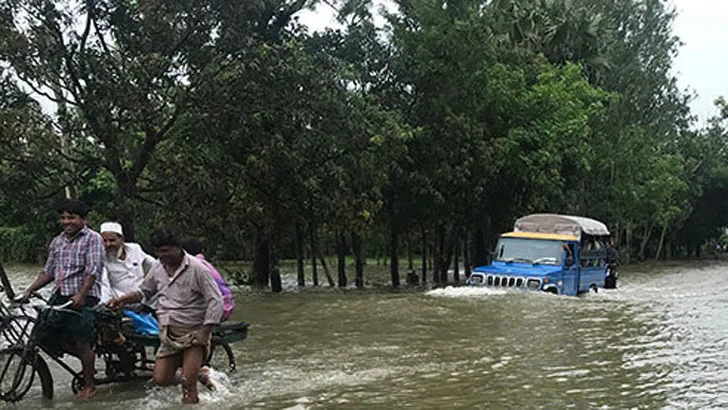 টানা তৃতীয় দিনের মতো জলাবদ্ধ চট্টগ্রাম নগরী