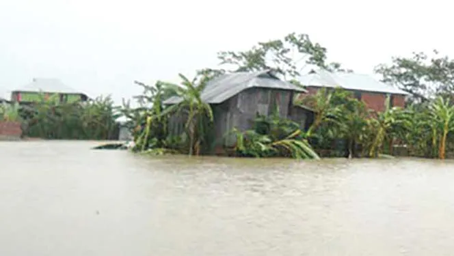 পাঁচ জেলা প্লাবিত ॥ হাজার হাজার মানুষ পানিবন্দী