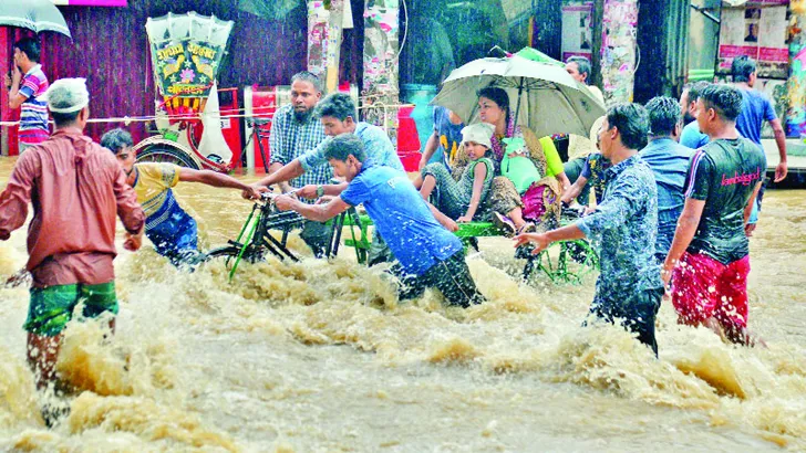 লোকালয়ে থইথই পানি দুর্ভোগে চট্টলাবাসী