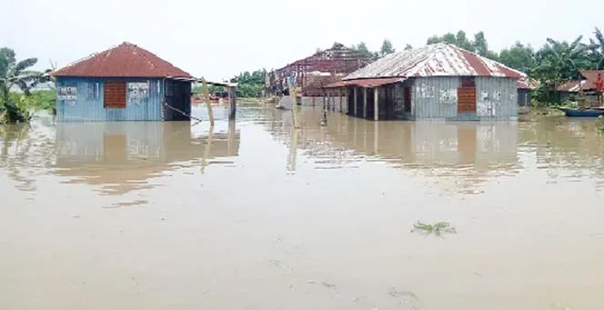 মধ্যাঞ্চলে বন্যার বিস্তার