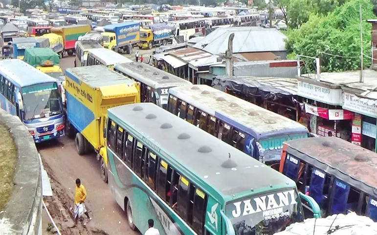 ঘূর্ণিস্রোতে ফেরি চলাচল ব্যাহত, তীব্র যানজট