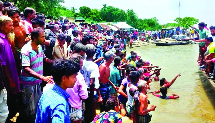 বানভাসি মানুষের সীমাহীন দুর্ভোগ
