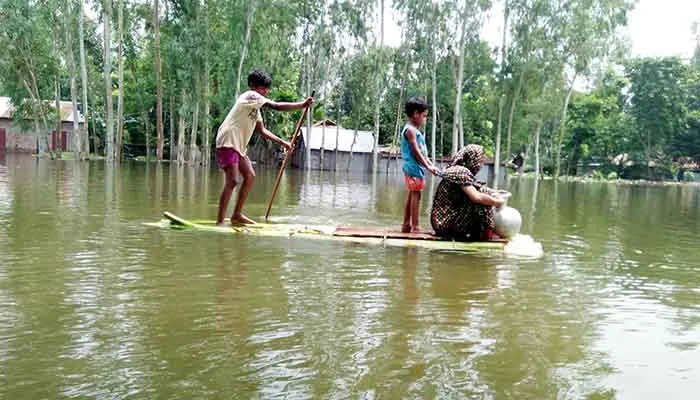 বন্যায় ৪০ লাখের বেশি মানুষ ঝুঁকিতে