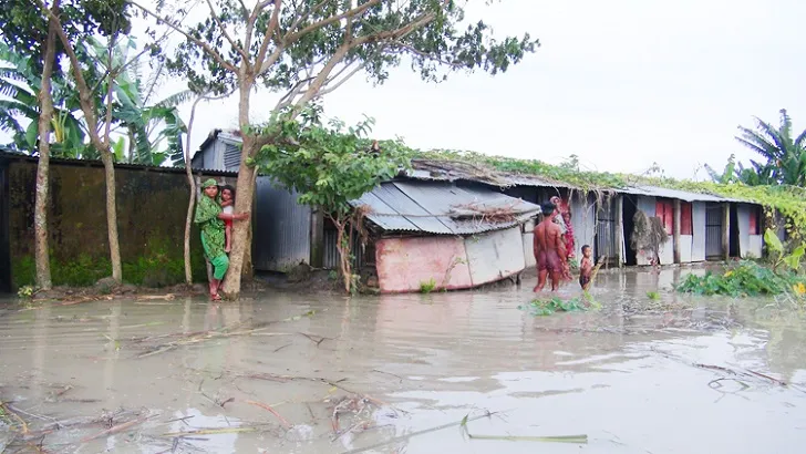 ঘরছাড়া লাখো মানুষ