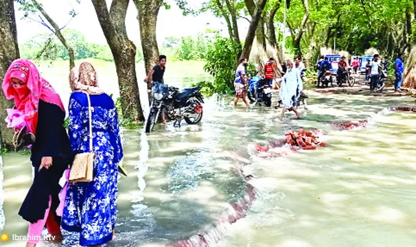 ঢাকামুখী বন্যার পানি
