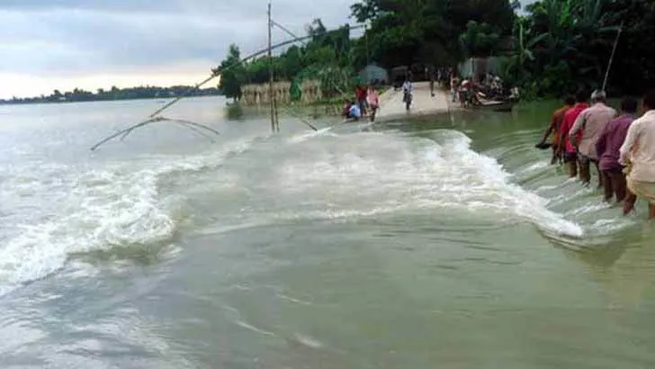 চলতি বন্যা অর্থনীতির ওপর চাপ সৃষ্টি করবে