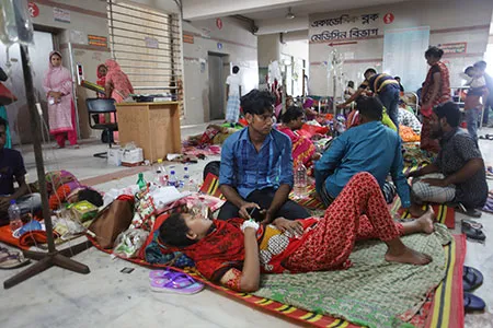 ডেঙ্গু রোগীদের ভিড় ঠাঁই নেই ঢামেকে