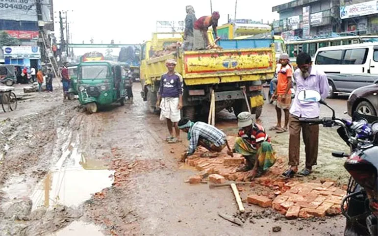 জোড়াতালির মেরামত চলছে