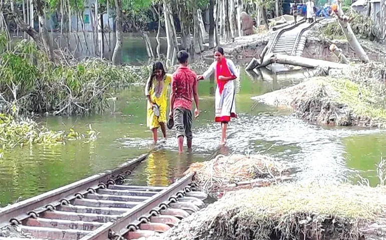 ভোগান্তির শঙ্কা রেলপথে