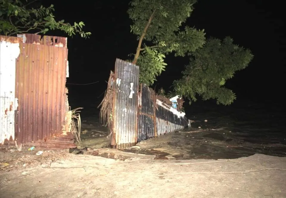 চাঁদপুর শহরের পুরানবাজার এলাকায় মেঘনার ভয়াবহ ভাঙন