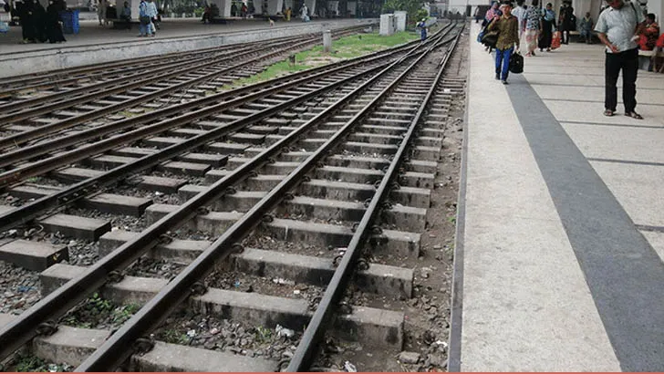রেলস্টেশন পরিচ্ছন্নতার নামে লুটপাট
