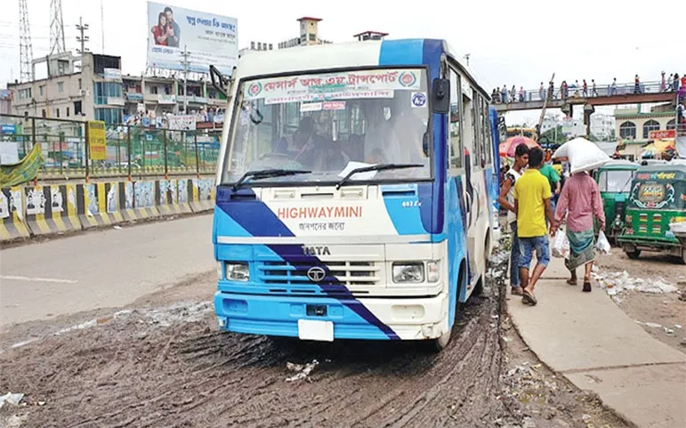 নম্বরপ্লেট ছাড়াই চলছে গাড়ি