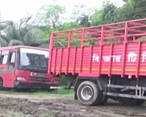 ঋণের টাকায় কেনা বিআরটিসির ট্রাক পড়ে আছে সড়কে