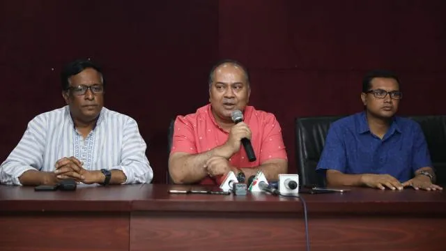 পরীক্ষা ছাড়া ভর্তির নিয়মের কথা জানালেন ডিন, দ্বিমত অন্যদের