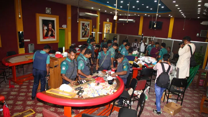 মতিঝিলে ৪ ক্লাবে অভিযান