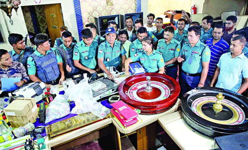 পুলিশের সহায়তায় পালায় বিদেশি জুয়াড়িরা!