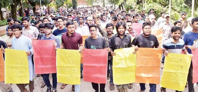 পঞ্চম দিনেও ছাত্র বিক্ষোভে উত্তাল বুয়েট