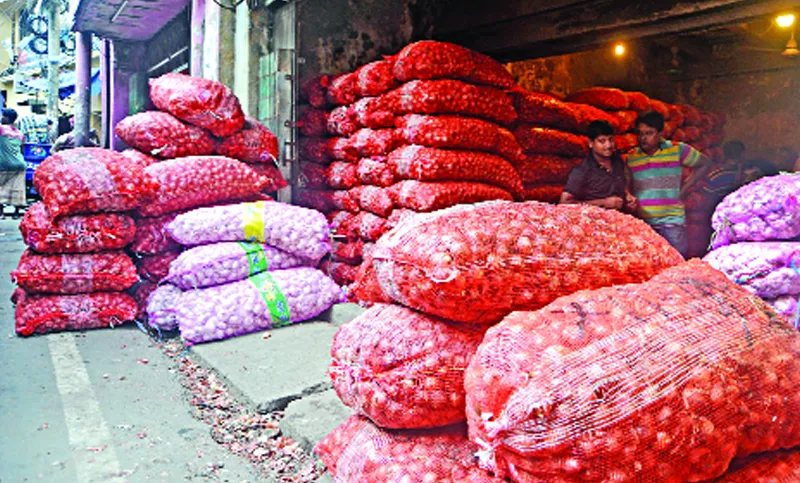 পেঁয়াজের বাজার লাগামহীন