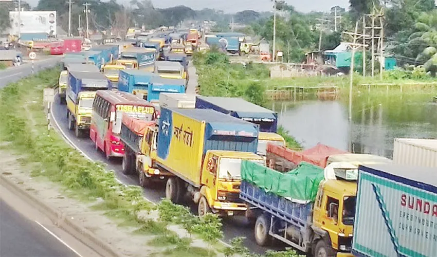 ভোগান্তিতে যাত্রীরা