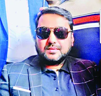কীভাবে ভিআইপি লাউঞ্জ ব্যবহার করতেন সম্রাট?