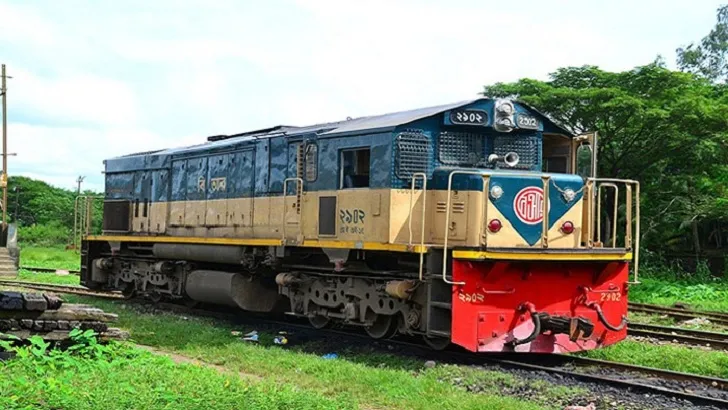 এবার রেলের জমিতে কর্মকর্তাদের থাবা