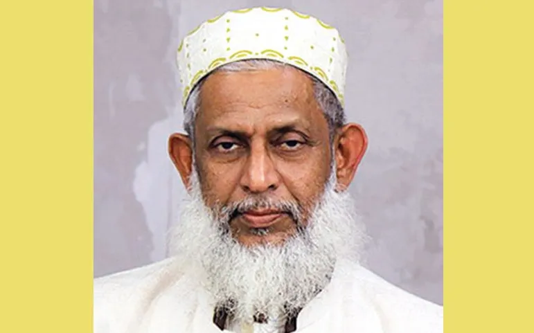 ধরা খেয়ে ৩২ কোটি টাকা ফেরত দিলেন ইফা ডিজি