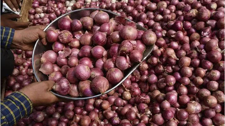 পেঁয়াজের ঝাঁজে দিশেহারা ভোক্তা