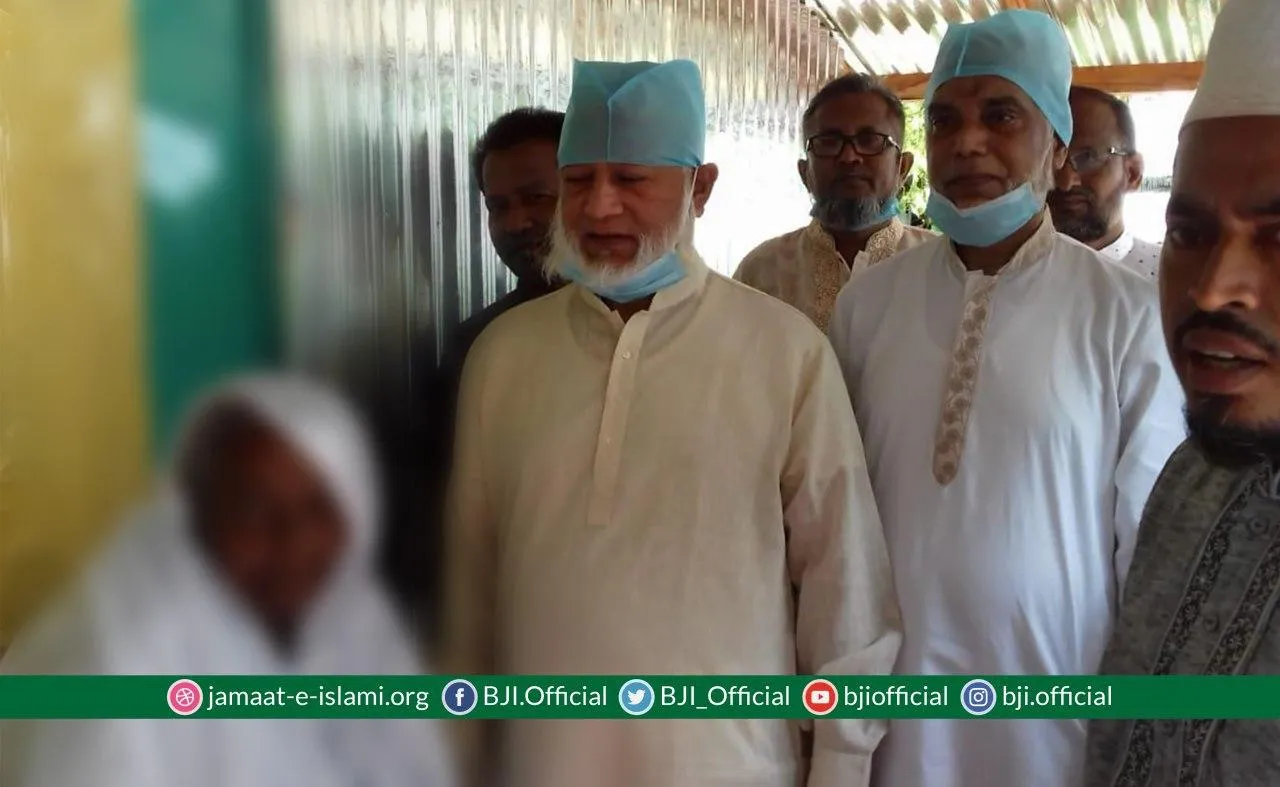 ১০৪ বছর বয়সী অসহায় মহিলা কিরণ বালা মন্ডলের পাশে আমীরে জামায়াত ডা: শফিকুর রহমান