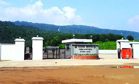 তামাবিল স্থলবন্দরে হয়রানির শিকার হচ্ছেন পর্যটকরা