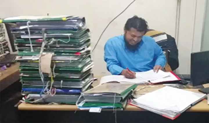 বিদেশ গমনেচ্ছুরা গলদঘর্ম
