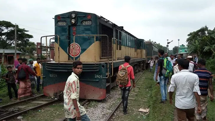 প্রতিদিনই সিডিউল বিপর্যয়: উন্নয়নের উল্টোগতিতে ট্রেন