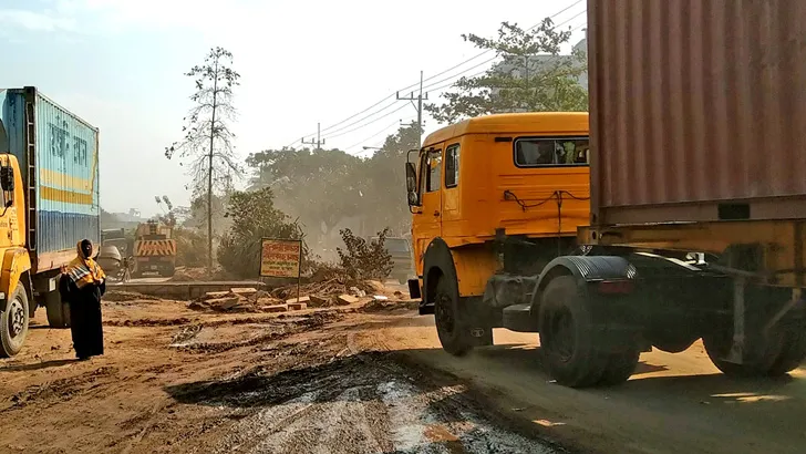 চট্টগ্রাম ওয়াসার খোঁড়াখুঁড়ি: ধুলায় অতিষ্ঠ নগরজীবন
