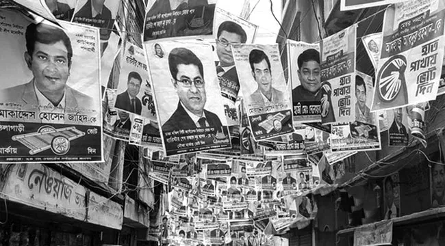 লেমিনেটেড পোস্টারে রাজধানীতে পরিবেশ বিপর্যয়ের শঙ্কা