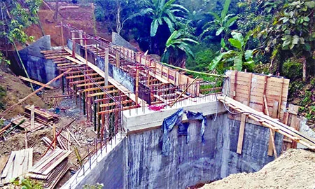 পাহাড়ে জনবিচ্ছিন্ন ব্রিজ নির্মাণ
