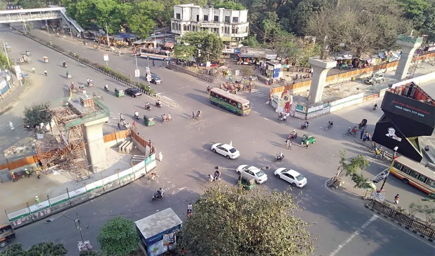 রাজধানীতে বাস-যাত্রী দুটোই কম