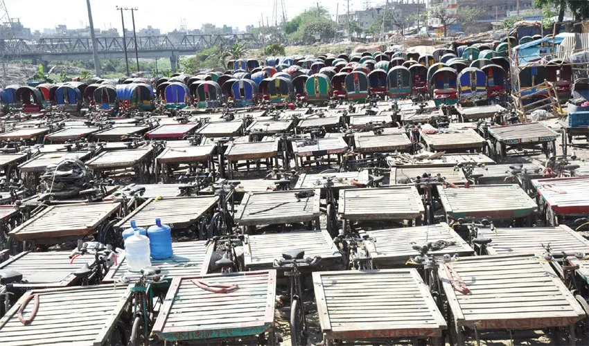 বিপাকে শ্রমজীবী মানুষ