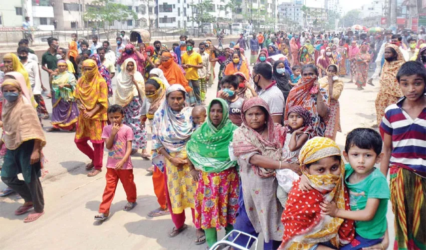 ‘কাজ নেই, লাইনে দাঁড়িয়ে ত্রাণ নিতে পারছি না’