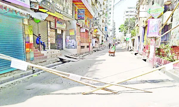 লকডাউনে অবরুদ্ধ মানুষের বাসায় খাবারের অভাব