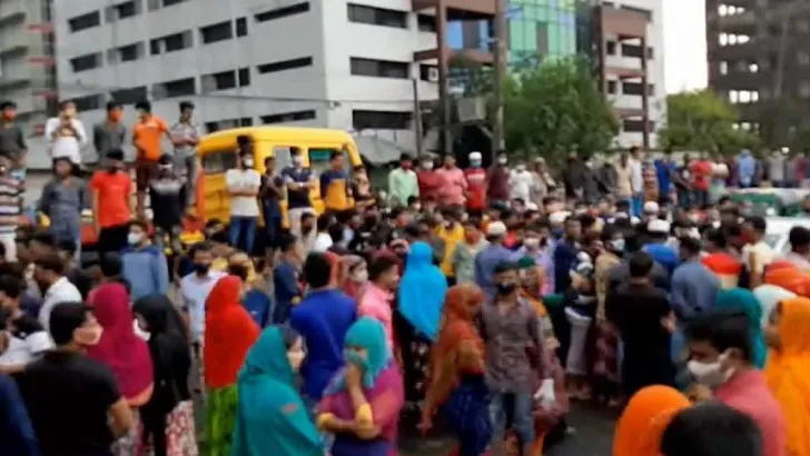 বিক্ষোভে উত্তাল সাভার টঙ্গী গাজীপুর ও চট্টগ্রাম