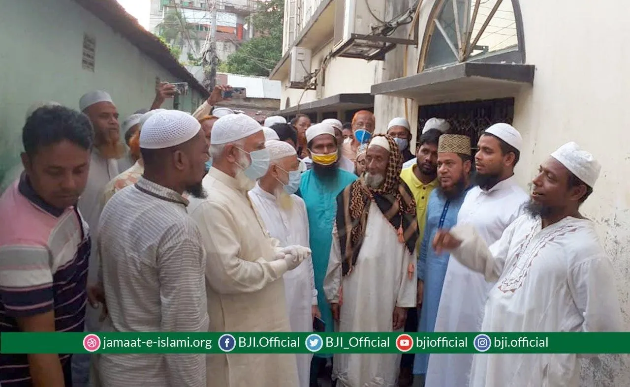 নারায়ণগঞ্জের পশ্চিম তল্লা এলাকার বাইতুস সালাম জামে মসজিদে ভয়াবহ গ্যাস ও বিদ্যুৎ বিস্ফোরণে নিহত ও আহত ব্যক্তিদের শোক ও সমবেদনা জানাচ্ছেন আমীরে জামায়াত ডা. শফিকুর রহমান