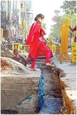 শর্ত না মেনে রাস্তা খোঁড়াখুঁড়িতে দুর্ভোগ