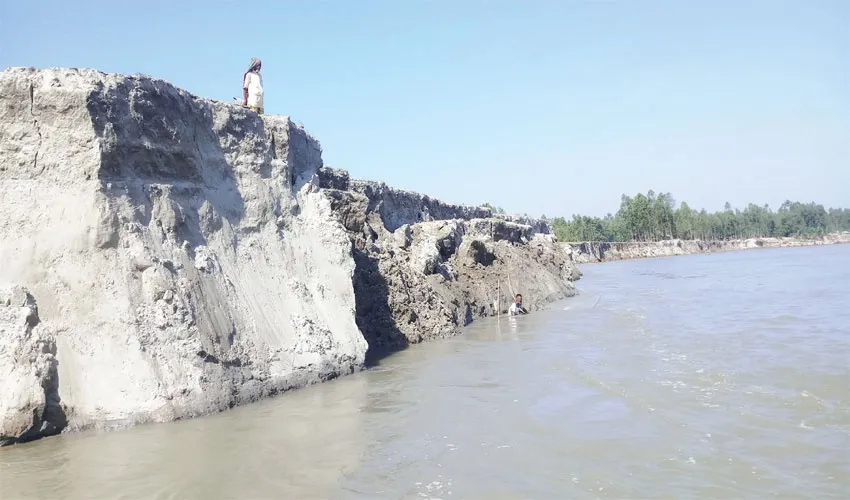 তীব্র হচ্ছে নদীভাঙন